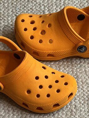 Crocs Classic Little Girl Size 10C Child Orange Waterproof Clogs Sandals Shoes